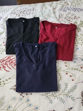 NWOT Set of 3 V-Neck Tees In Black, Navy & Burgundy